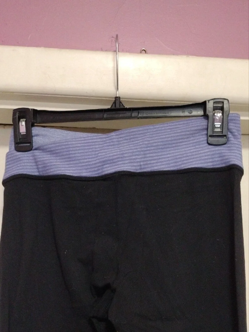 Women’s Lululemon Athletica Black Yoga Pants Lavender Periwinkle Waistband 6